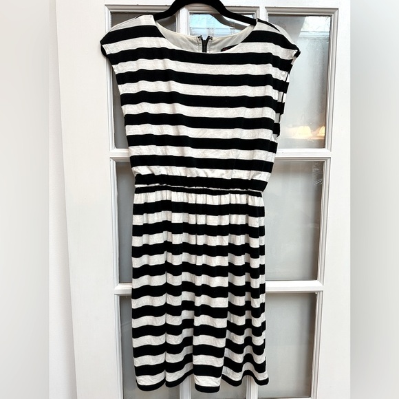 Alice and Olivia by Stacey Bendet Black White Striped Dress Size Medium - Picture 12 of 12